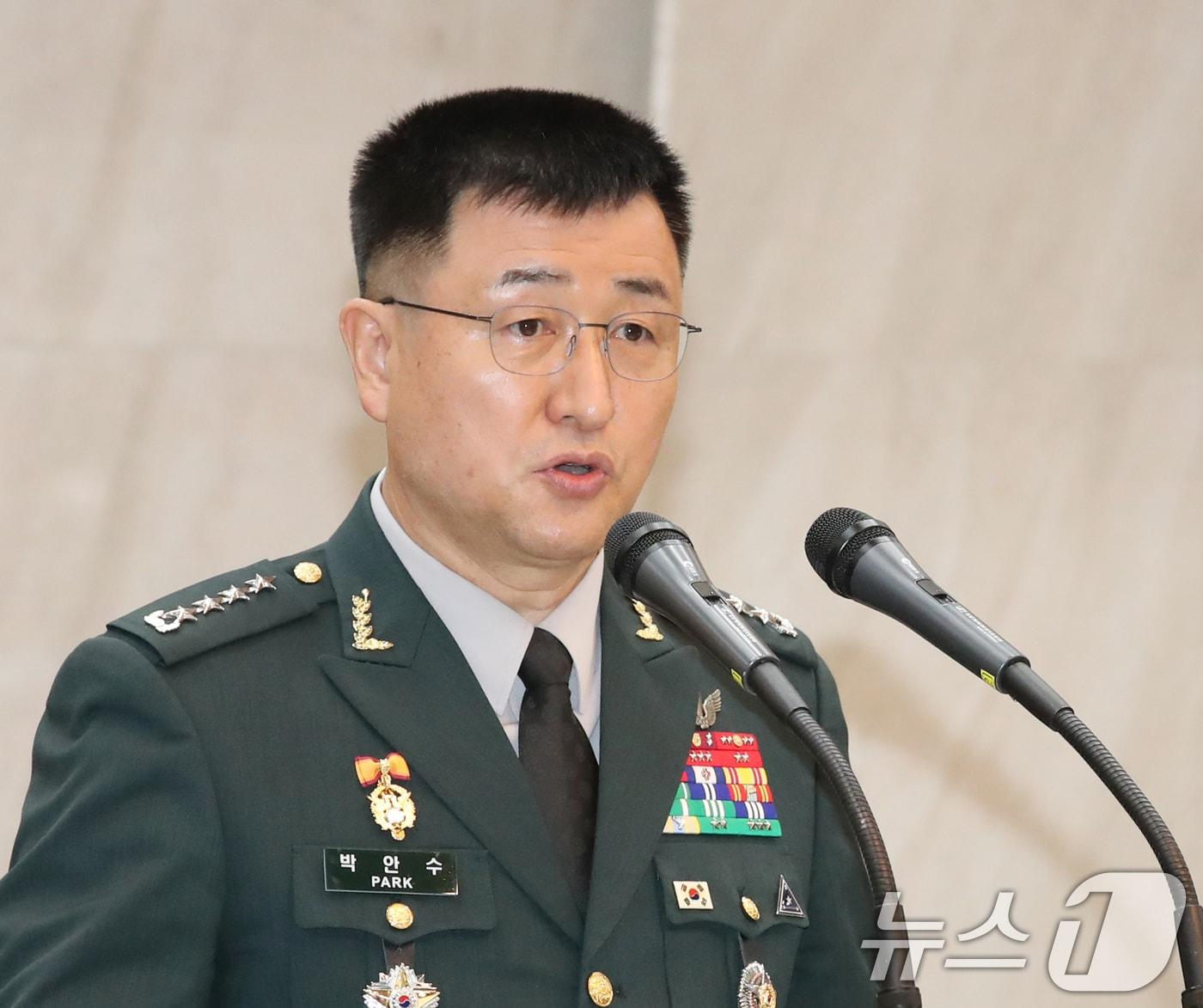 본문 이미지 - 3일 비상계엄을 선포한 윤석열 대통령이 박안수 육군 참모총장을 계엄사령관으로 임명했다. &#40;뉴스1 DB&#41; 2024.12.3/뉴스1