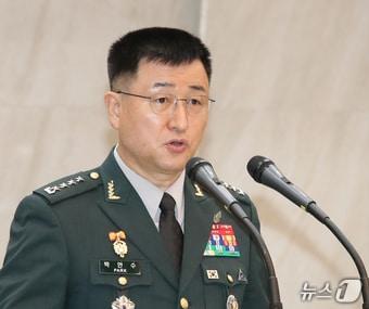 본문 이미지 - 3일 비상계엄을 선포한 윤석열 대통령이 박안수 육군 참모총장을 계엄사령관으로 임명했다. (뉴스1 DB) 2024.12.3/뉴스1