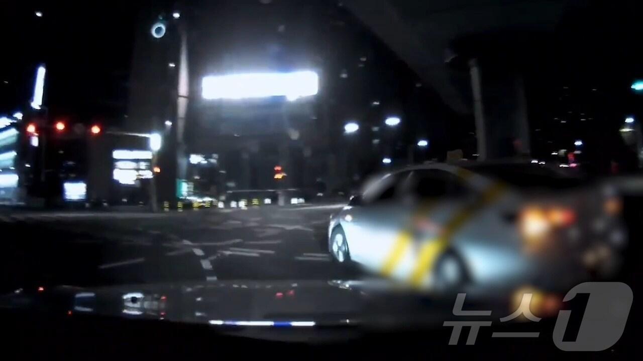 본문 이미지 - 부산 부산진구 한 교차로에서 고의로 낸 교통사고 모습.(부산경찰청 제공) 