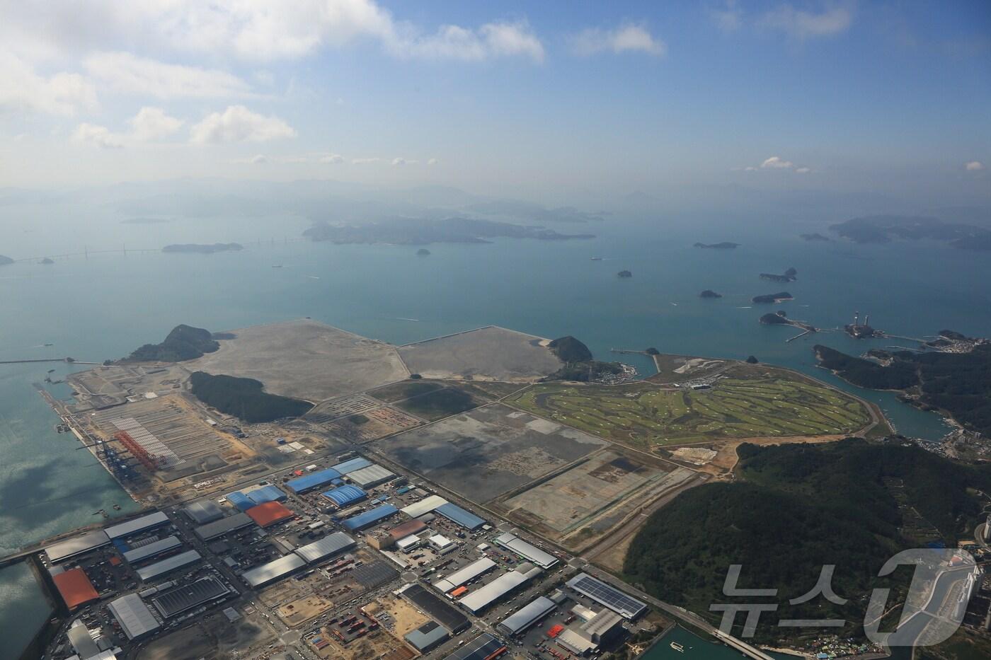 본문 이미지 - 부산항 신항 서컨테이너 배후단지 전경. (부산항만공사 제공)