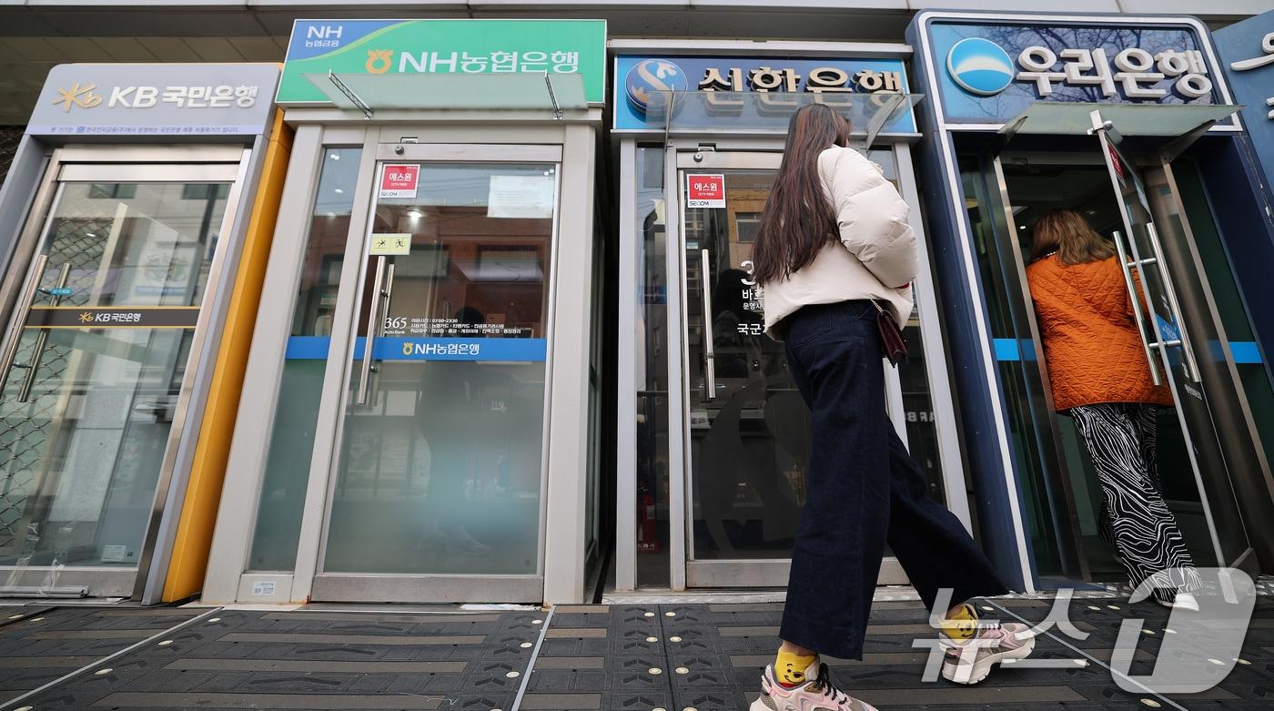 서울 시내에 설치된 시중은행 ATM 기기 모습. /뉴스1 ⓒ News1 임세영 기자