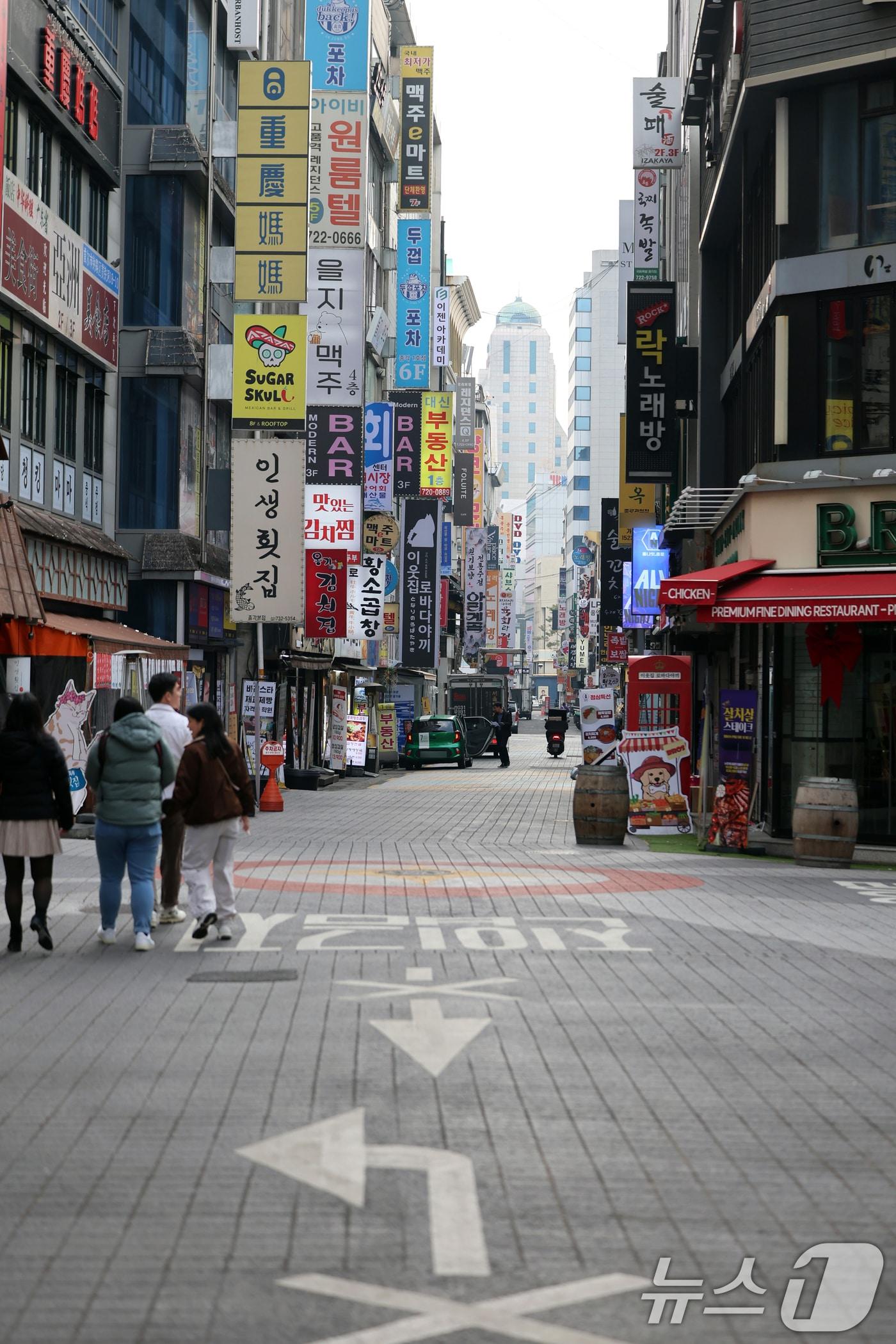 본문 이미지 - 서울 시내 먹자골목. 뉴스1 DB 2024.12.30/뉴스1 ⓒ News1 황기선 기자