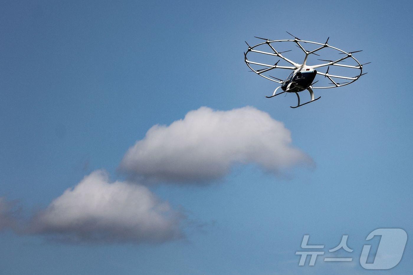 시험비행하는 볼로콥터. 2024.8.8 <자료사진> ⓒ AFP=뉴스1
