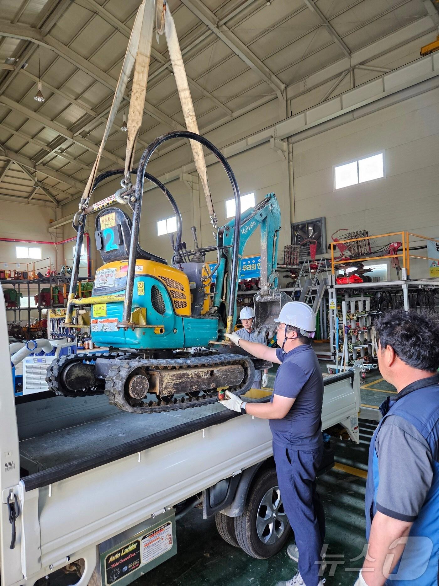 본문 이미지 -  읍시가 농업인의 부담을 줄이기 위해 농기계 임대료 50% 감면 혜택을 2025년 12월 말까지 연장한다.(정읍시 제공)2024.12.31/뉴스1