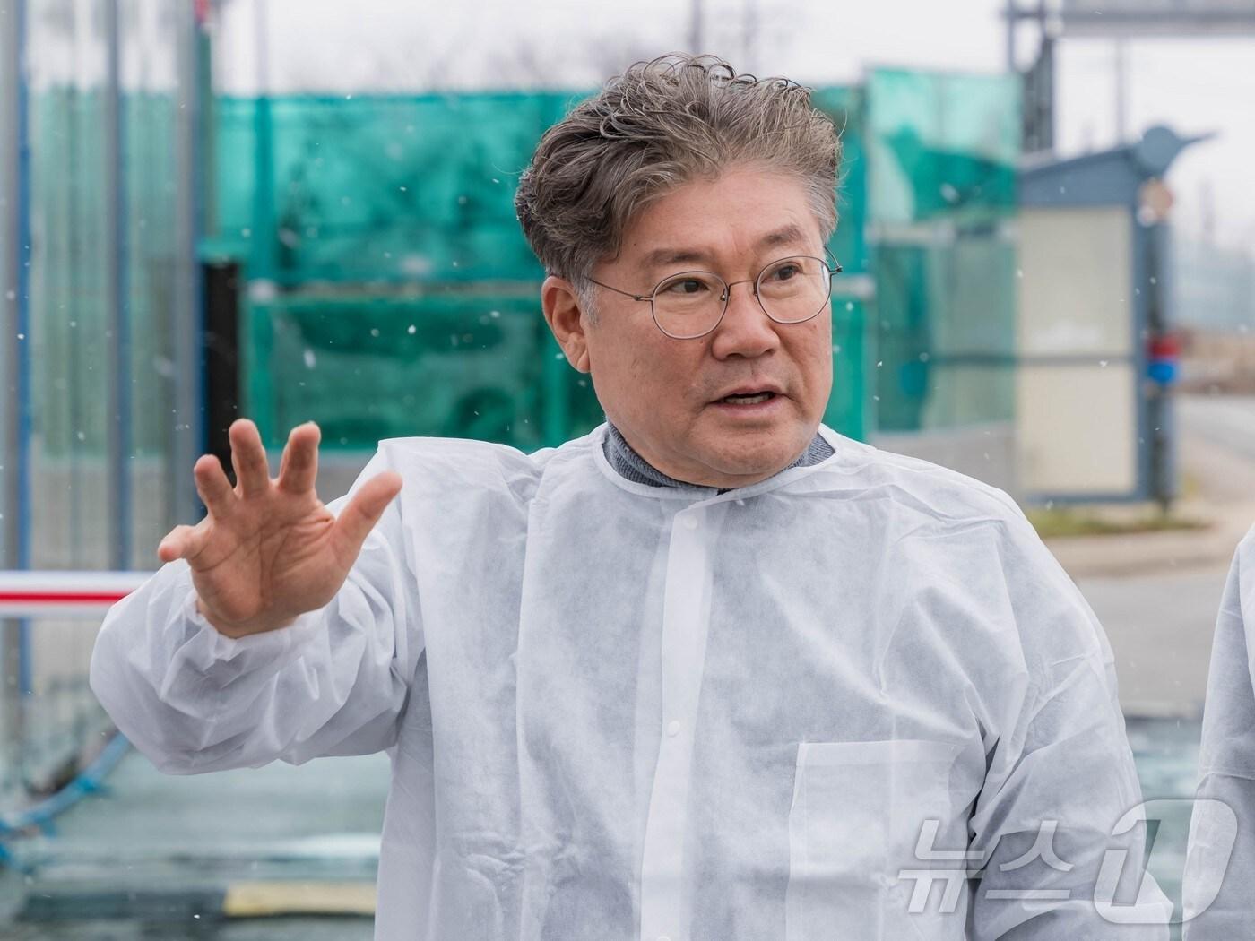 본문 이미지 - 방역 상황 점검하는 장세일 전남 영광군수./뉴스1