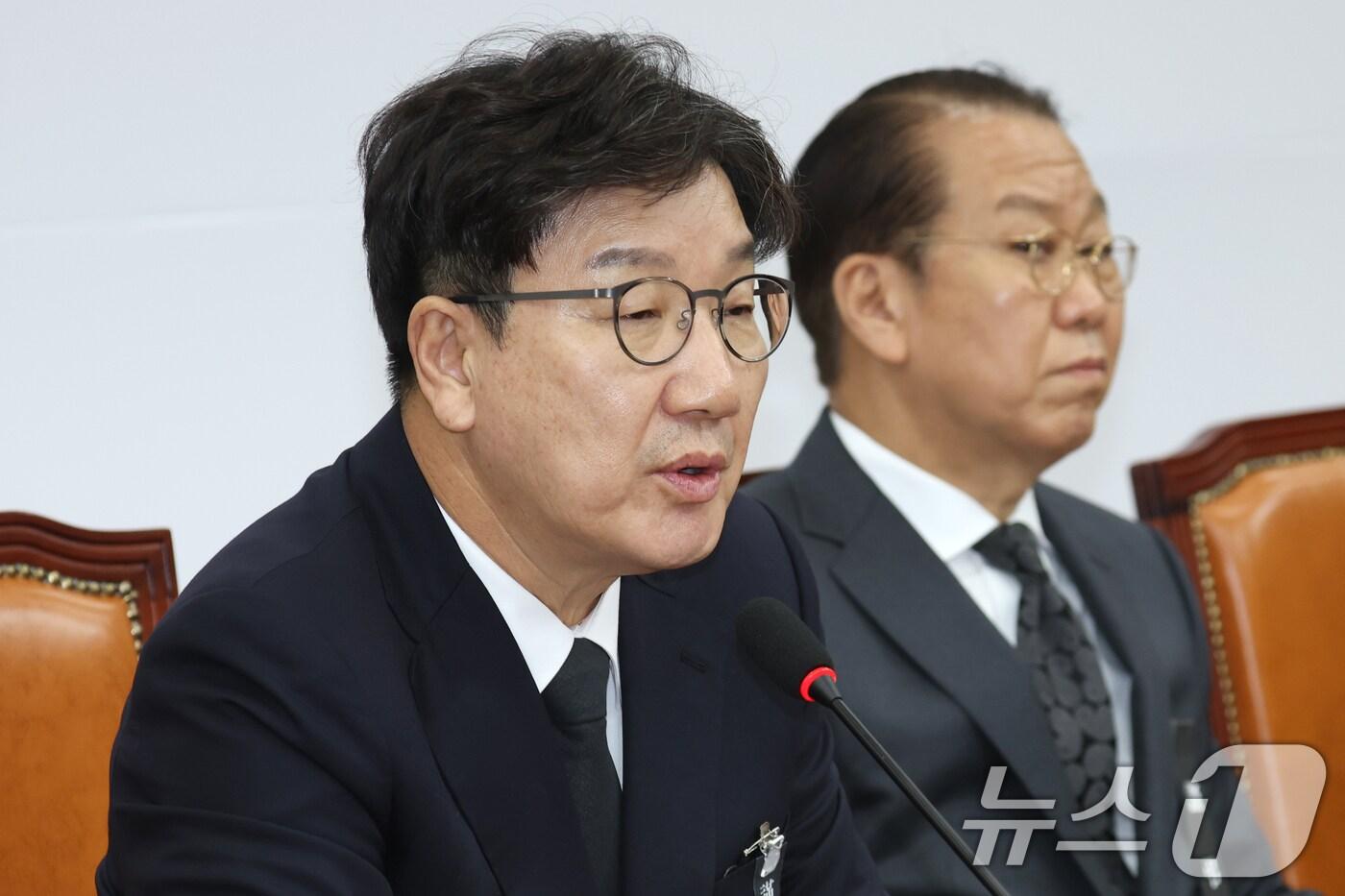 권성동 국민의힘 원내대표가 31일 오후 서울 여의도 국회에서 열린 제주항공 여객기 사고 긴급대책회의에서 발언을 하고 있다. 2024.12.31/뉴스1 ⓒ News1 이광호 기자