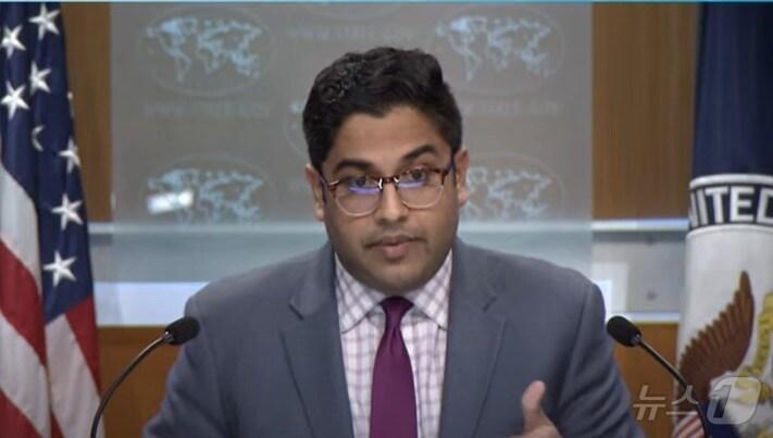 본문 이미지 - 베단트 파텔 미 국무부 부대변인이 4일 정례 브리핑에서 취재진의 질문에 답하고 있다. 출처=미 국무부 유튜브 생중계 화면 캡처 ⓒ News1 강민경 기자