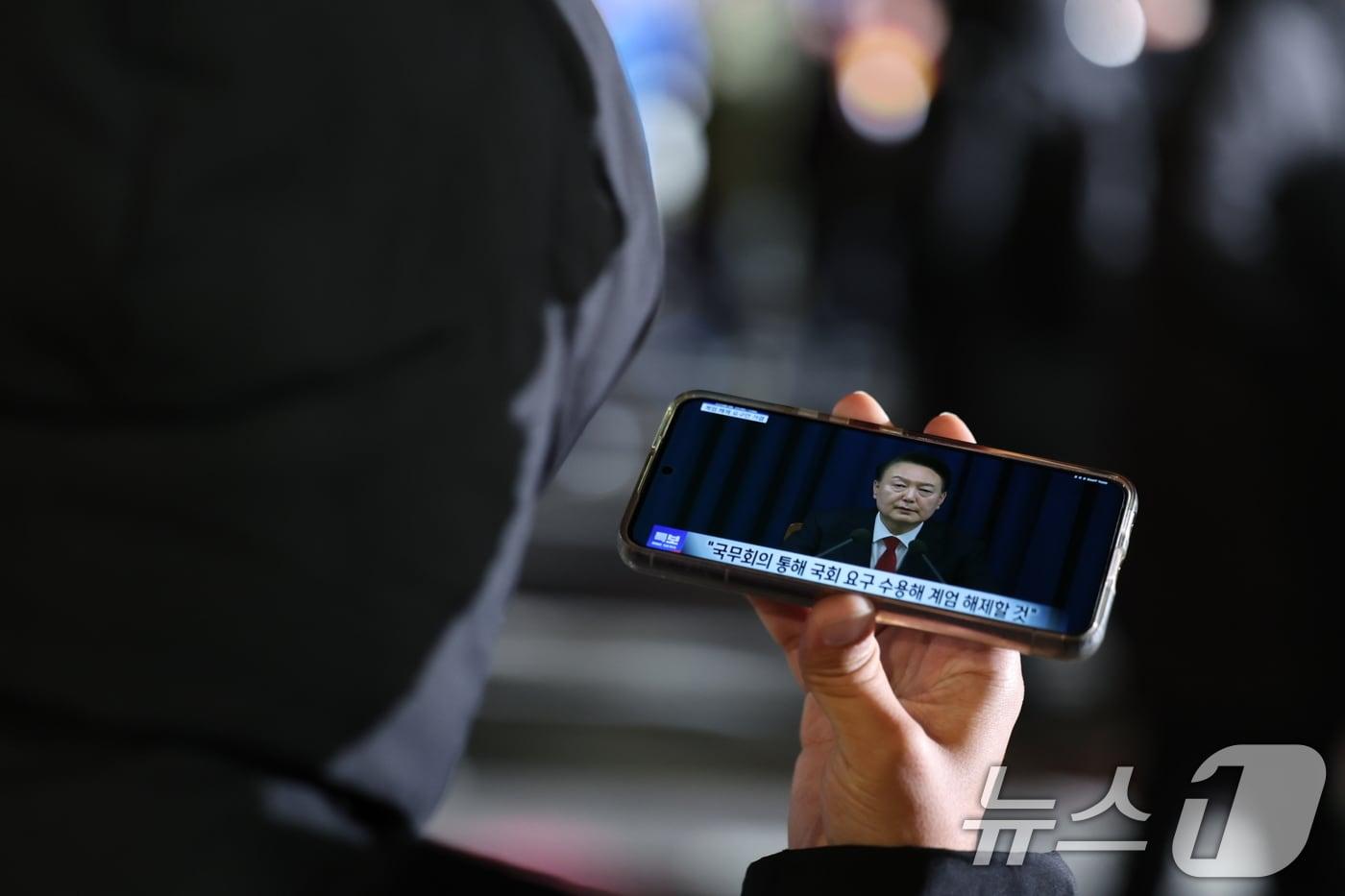 윤석열 대통령이 4일 새벽 4시20분께 추가 대국민담화를 발표하고 계엄령 해제를 선포하고 있다. 2024.12.4/뉴스1 ⓒ News1 이재명 기자