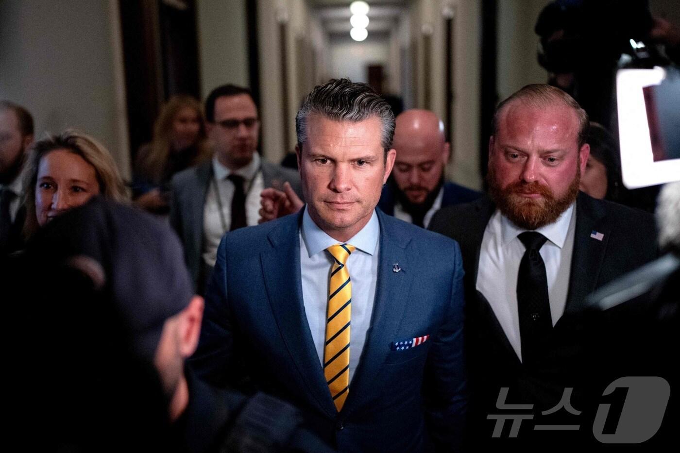 피트 헤그세스 미국 국방장관 지명자가 3일 &#40;현지시간&#41; 워싱턴 의사당의 러셀 상원 오피스 빌딩에서 공화당 상원의원을 만나기 위해 도착하고 있다. 2024.12..04 ⓒ AFP=뉴스1 ⓒ News1 우동명 기자