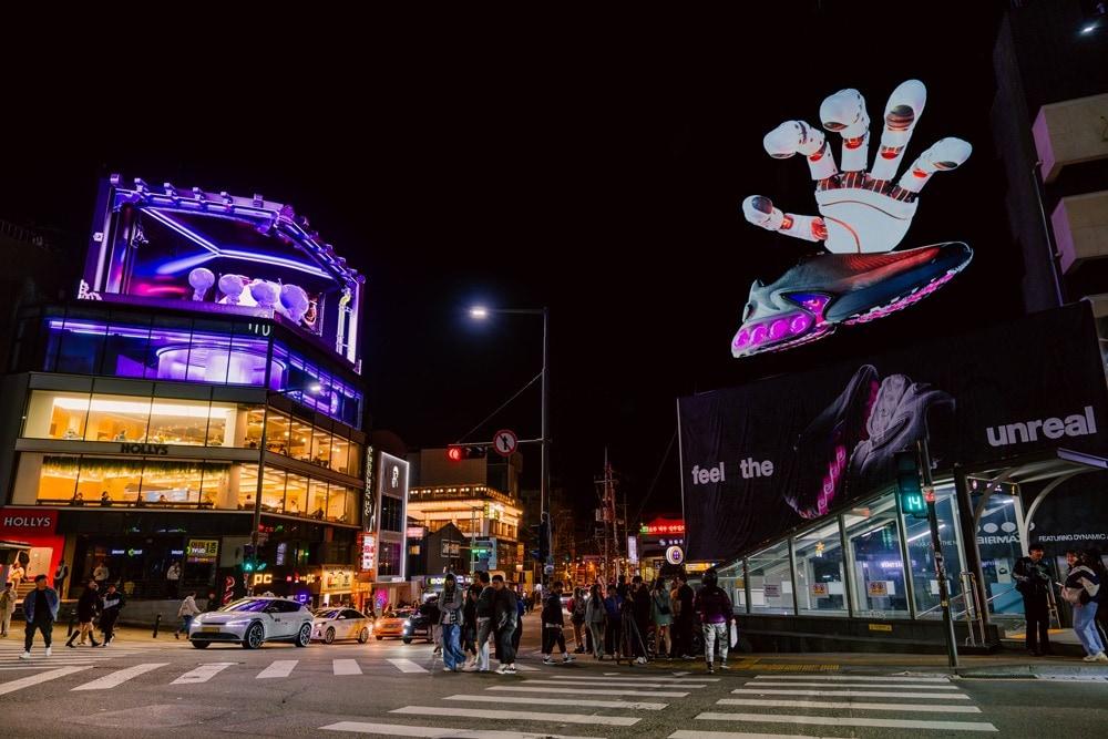 본문 이미지 - 서울 이태원 삼거리 일대의 5개 옥외 매체를 활용한 메조미디어의 나이키 에어맥스 광고(메조미디어 제공)