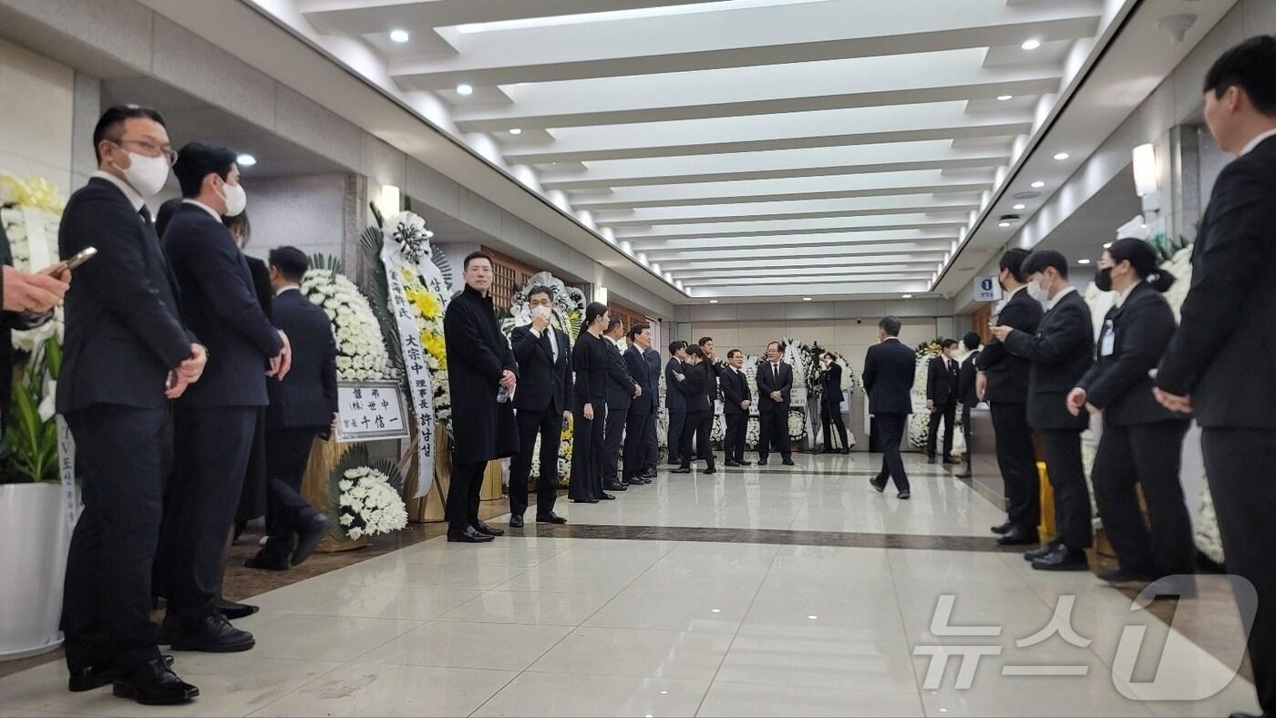 본문 이미지 - 창수 GS그룹 명예회장 모친인 구위숙 여사의 빈소가 마련된 서울대병원 장례식장 