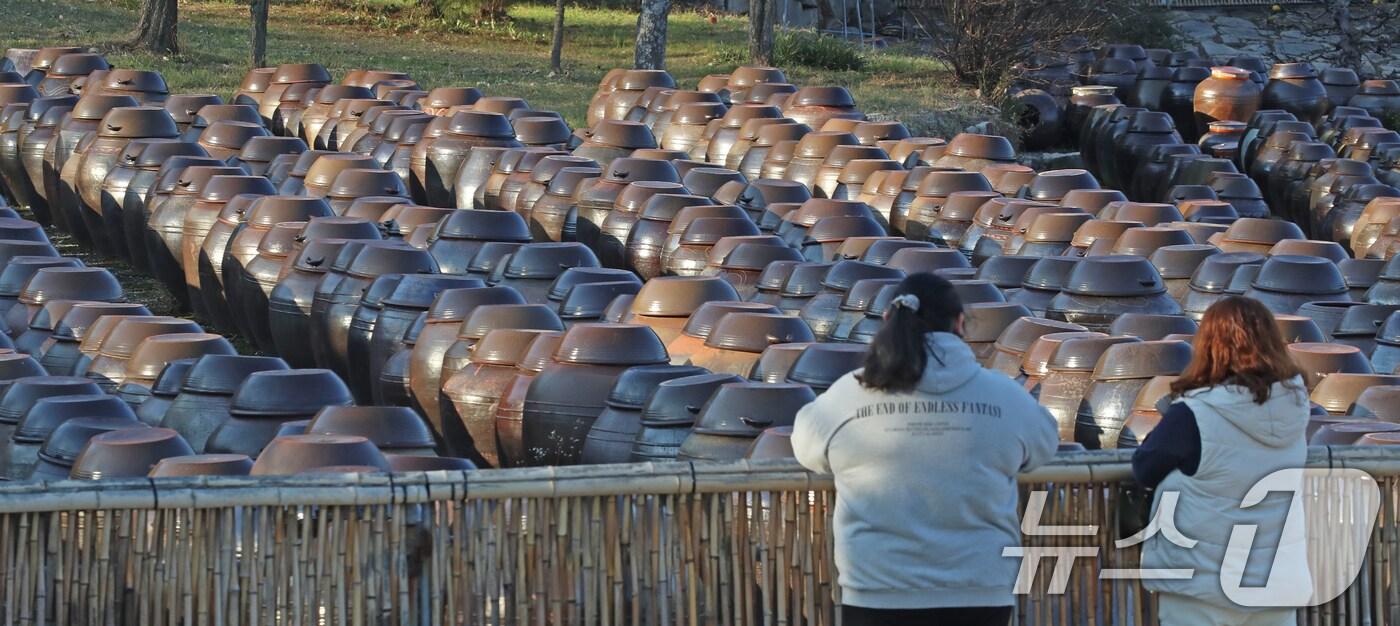 전통 장이 담긴 장독대(뉴스1/DB)