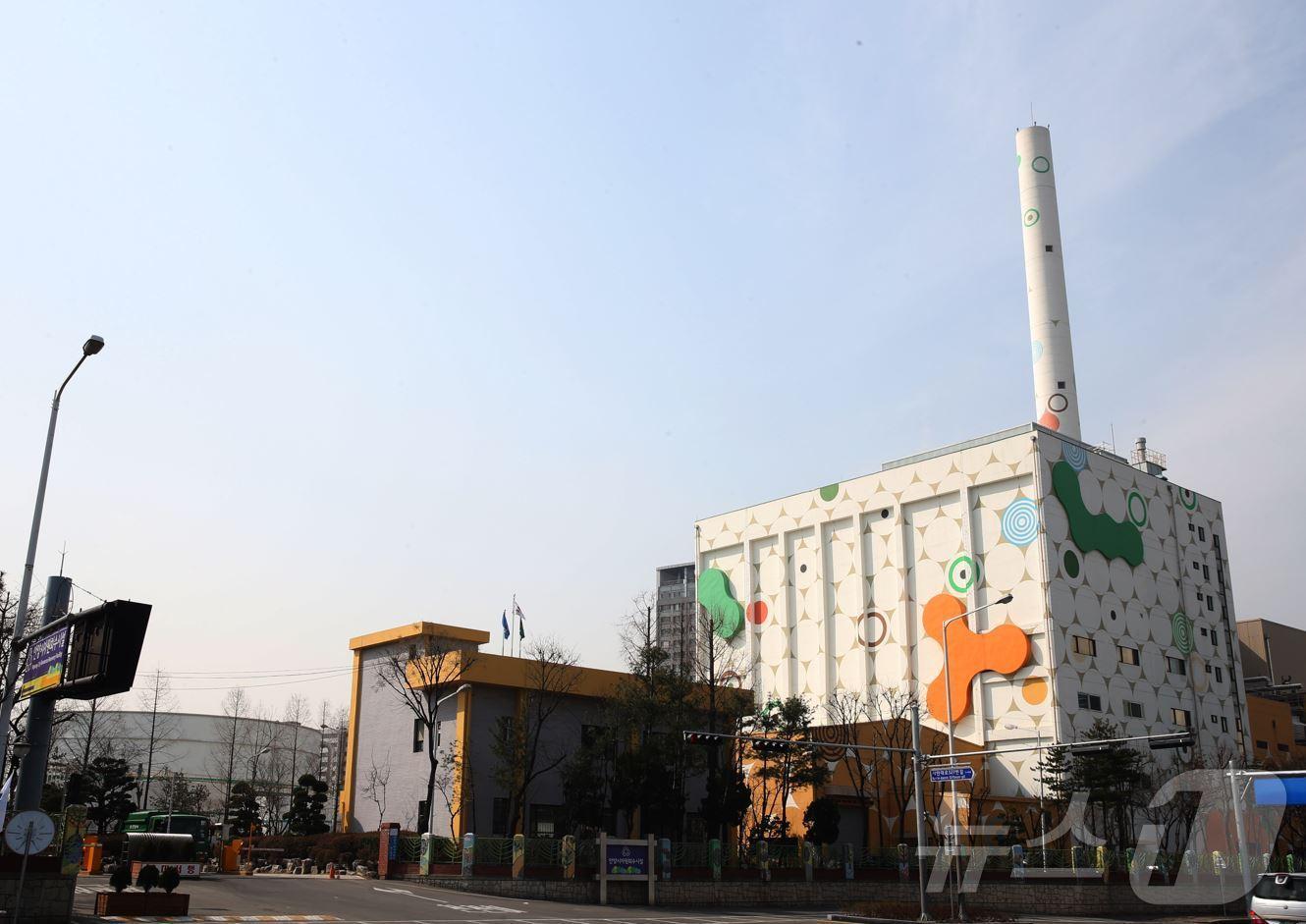 본문 이미지 - 경기 안양시의 자원회수시설 모습.(안양시 제공)/