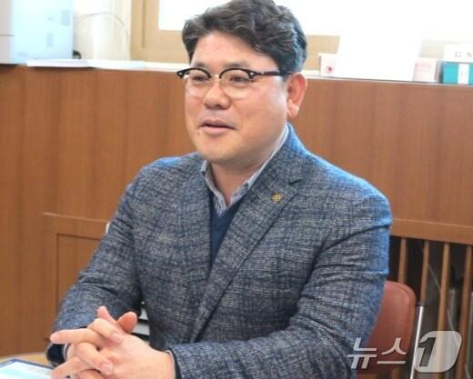 본문 이미지 - 김승룡 민주평통 옥천군협의회장 /뉴스1