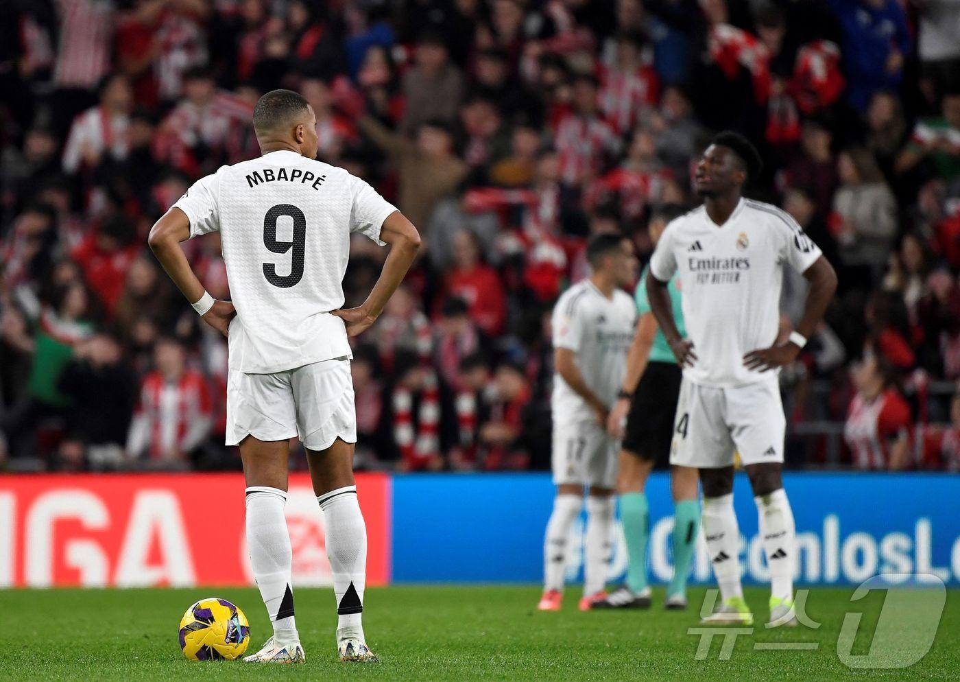 본문 이미지 - 또 페널티킥을 실축한 킬리안 음바페.  ⓒ AFP=뉴스1