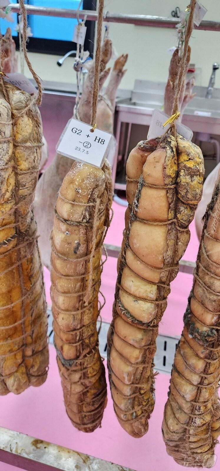 본문 이미지 - G-2 유산균을 투입한 햄이 제조한지 6개월 지난 후에도 신선도를 유지하고 있다. (농진청 제공) 