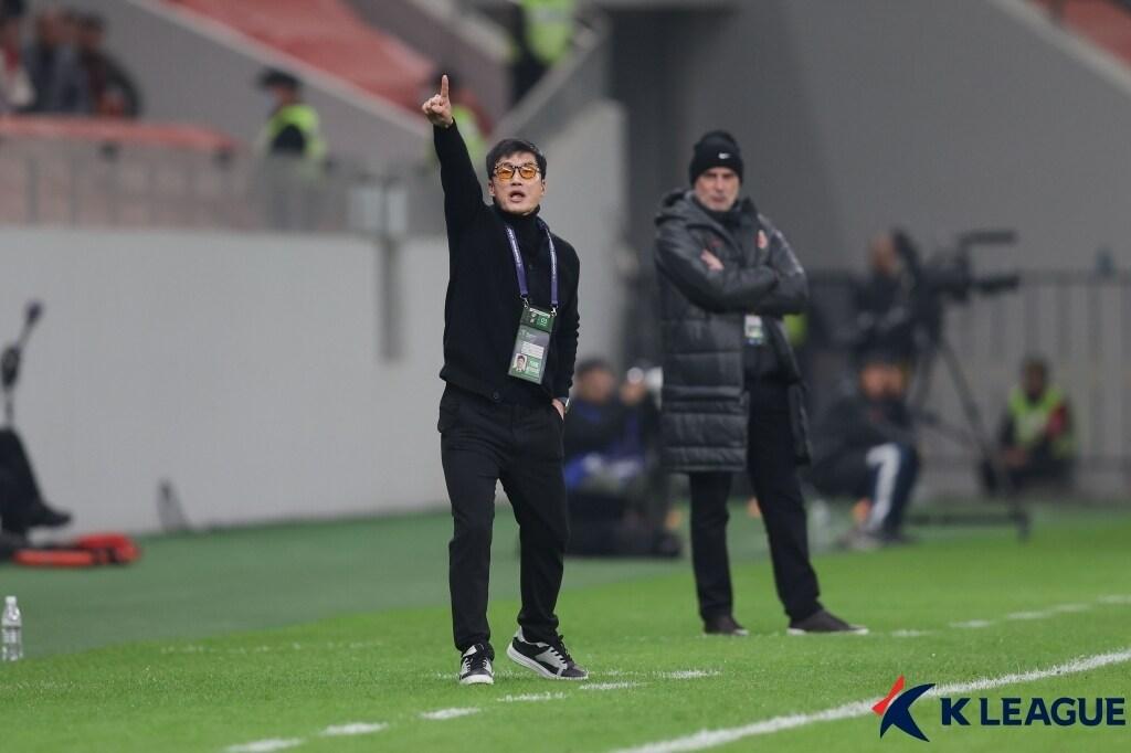 본문 이미지 - 이정효 광주FC 감독. (한국프로축구연맹 제공)