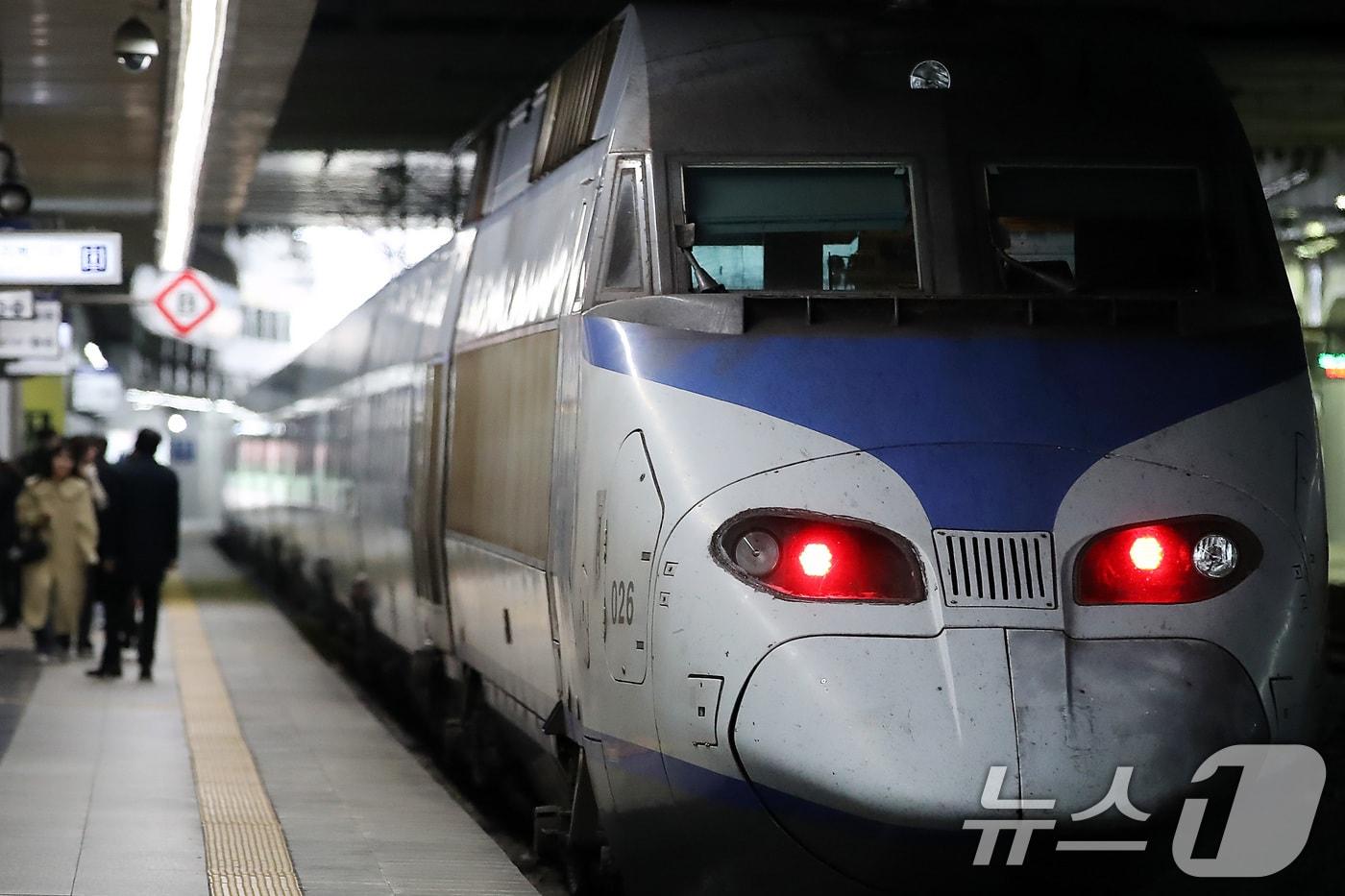 본문 이미지 - 기사 이해를 돕기 위한 KTX 자료 사진으로 기사 내용과 직접 관련 없음. ⓒ News1 
