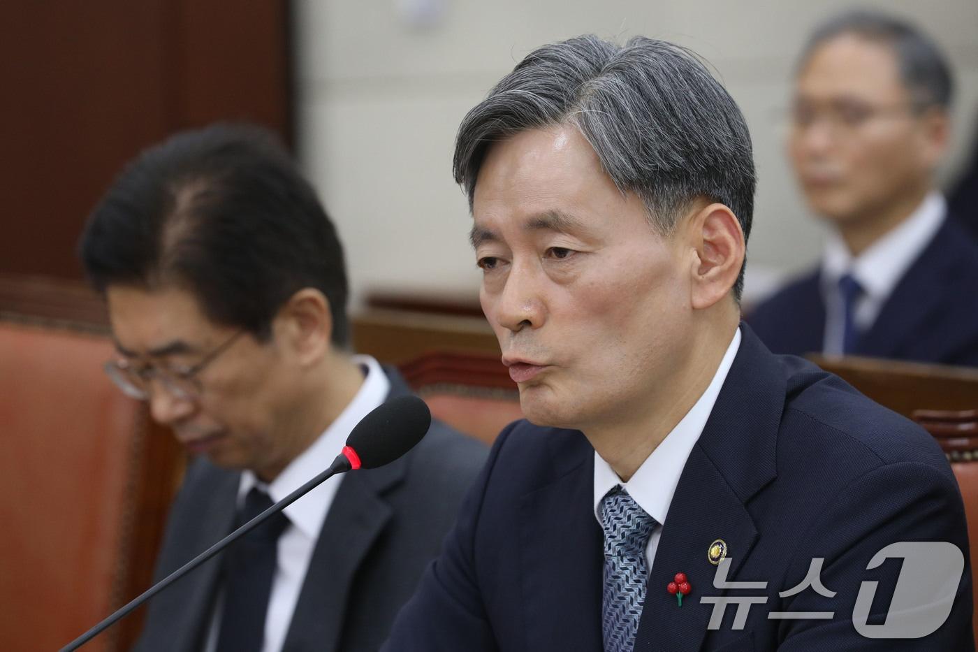 조지호 경찰청장이 5일 오전 서울 여의도 국회에서 열린 비상계엄 관련 행정안전위원회 전체회의에 출석해 의원 질의에 답하고 있다. 2024.12.5/뉴스1 ⓒ News1 이광호 기자