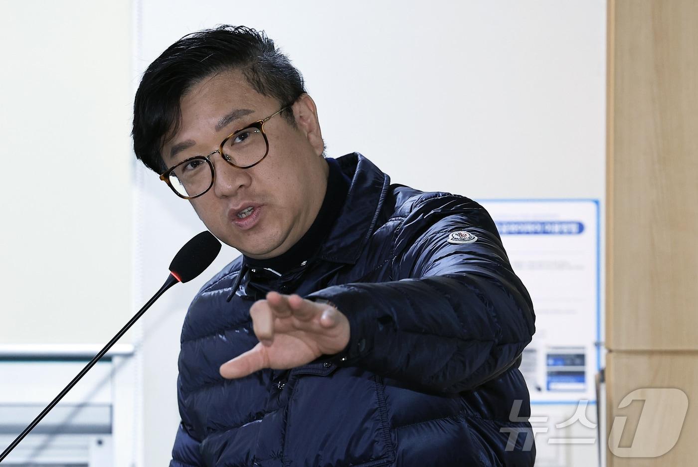 이성규 한국담배규제연구센터장이 5일 오후 서울 여의도 국회 의원회관에서 열린 국민 건강 보호를 위한 금연정책 강화 방안 모색 토론회에서 '담배제품 및 시장 변화에 따른 흡연행태 변화' 주제 발표를 하고 있다. 2024.12.5/뉴스1 ⓒ News1 박정호 기자