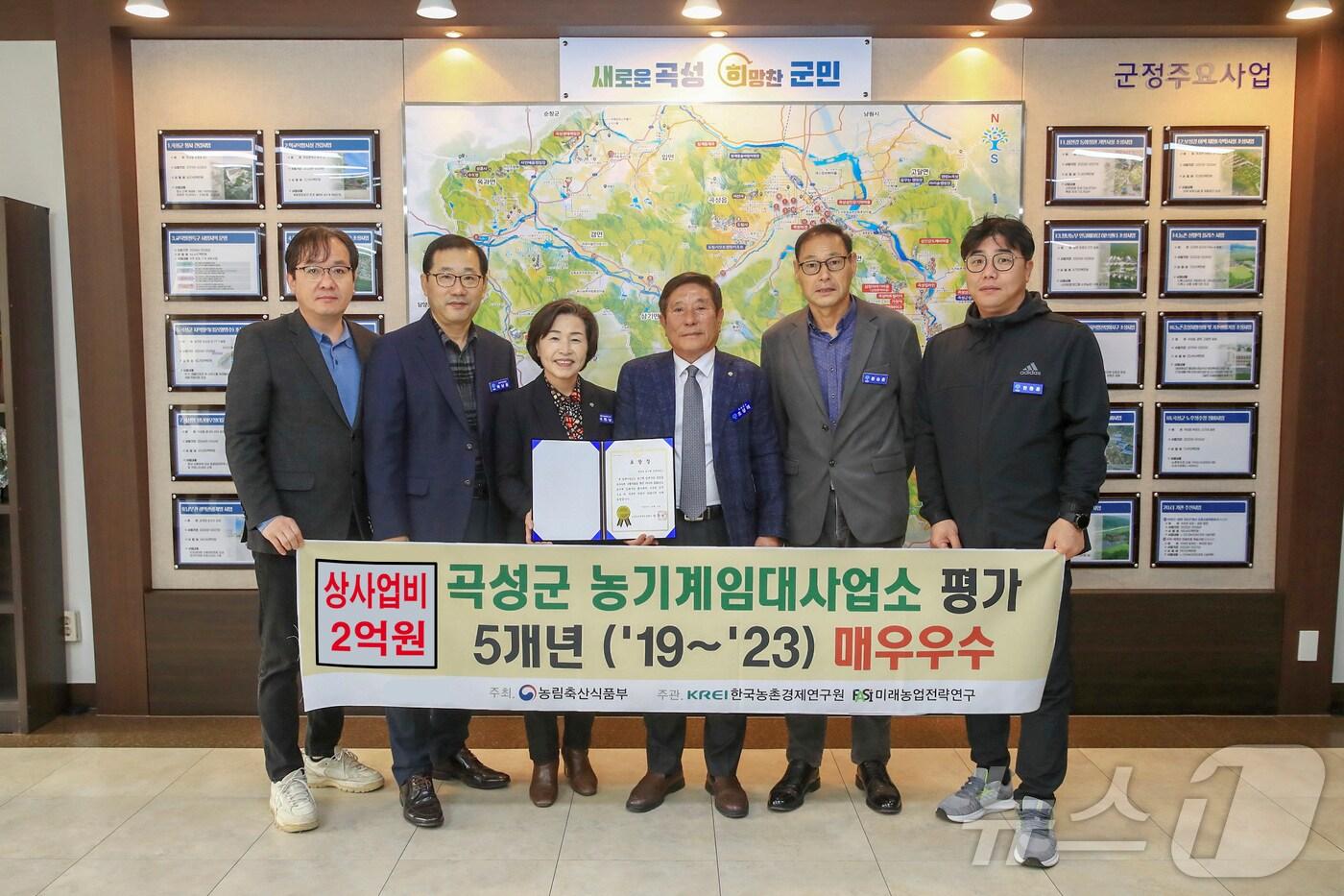 본문 이미지 - 곡성군이  전국 농기계 임대사업소를 대상으로 실시한 평가 결과 5년 연속 우수기관으로 선정됐다(곡성군 제공)2024.12.5/