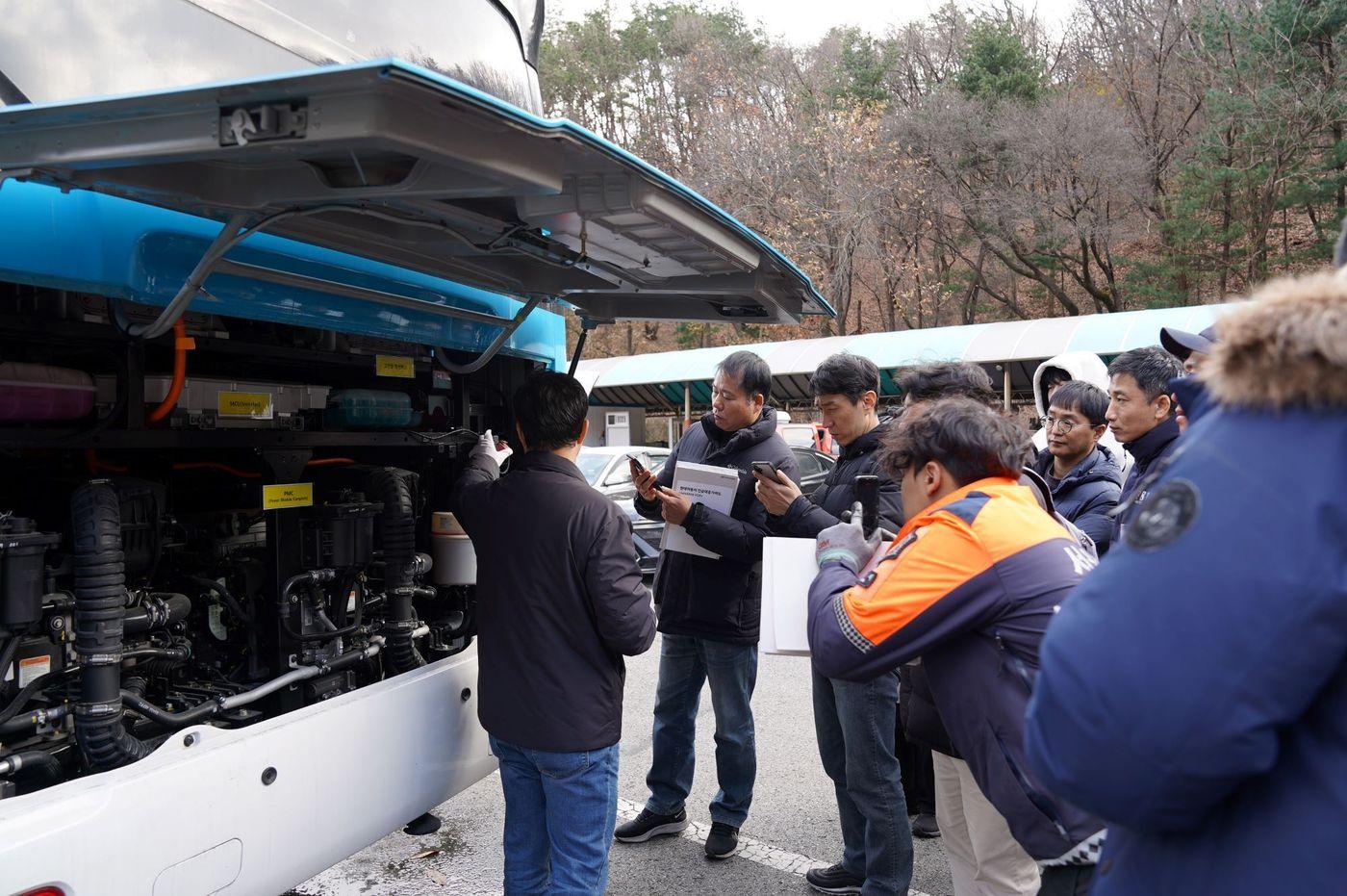 본문 이미지 - 한국교통안전공단 소방대원 안전구조 세미나 모습.(한국교통안전공단 제공)