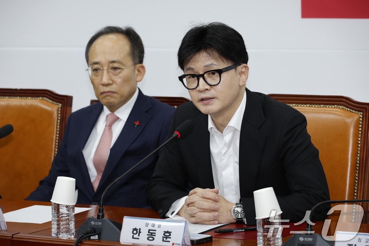본문 이미지 - 한동훈 국민의힘 대표가 6일 오전 서울 여의도 국회에서 열린 긴급최고위원회의에서 모두 발언을 하고 있다. 2024.12.6/뉴스1 ⓒ News1 안은나 기자