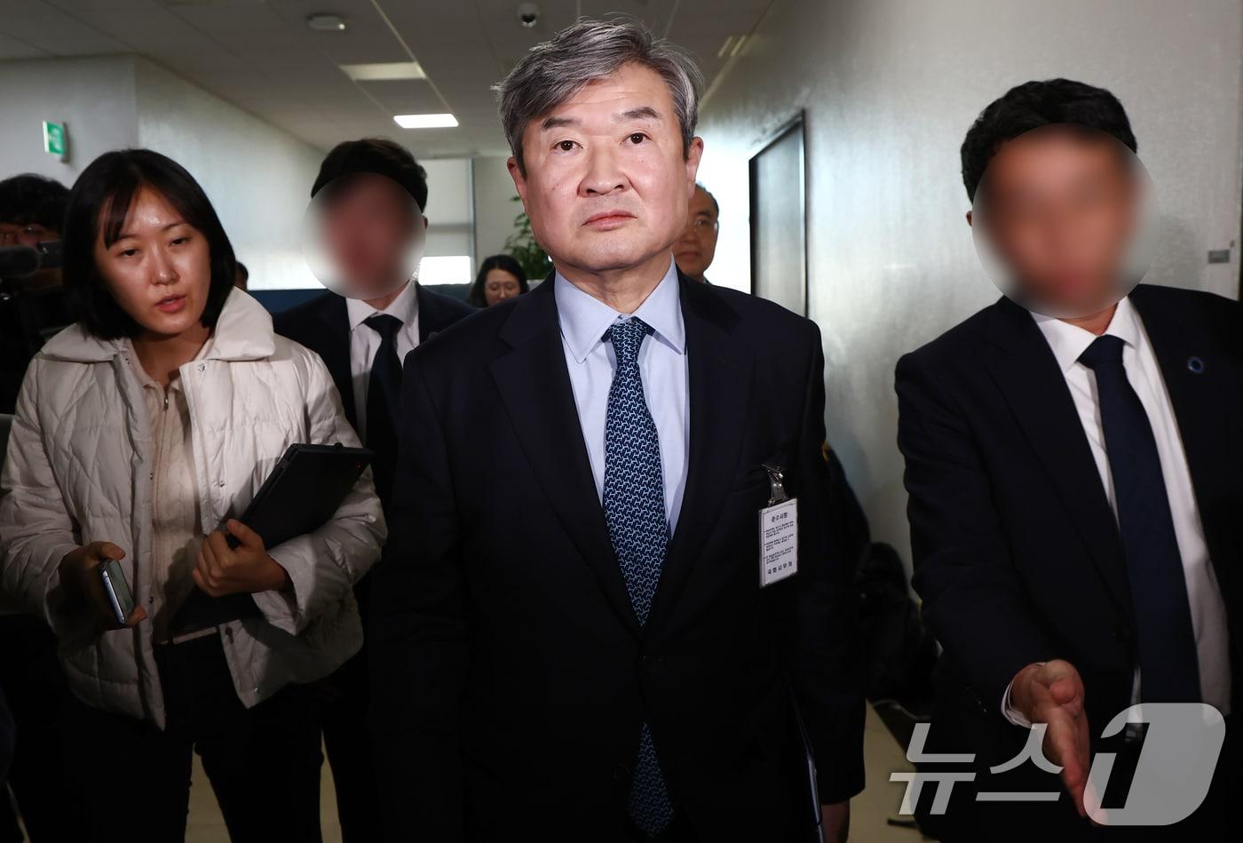 조태용 국정원장이 6일 오후 서울 여의도 국회에서 신성범 위원장과 면담을 마치고 이동하고 있다. 2024.12.6/뉴스1 ⓒ News1 김민지 기자