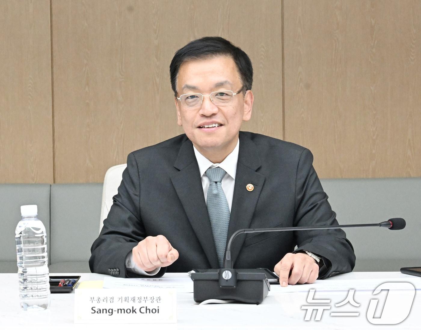 본문 이미지 - 최상목 경제부총리 겸 기획재정부 장관이 6일 오후 서울 중구 대한상공회의소에서 열린 '주한 외국 상의 간담회'에서 모두발언을 하고 있다. (기획재정부 제공) 2024.12.6/뉴스1