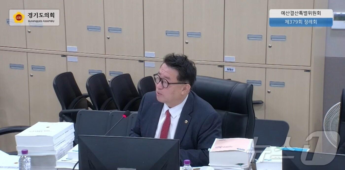 임광현 경기도의회 의원&#40;국민의힘·가평&#41;이 6일 도청 축산동물복지국의 새해 예산안 심사에서 김동연 도지사의 농업 분야 홀대에 아쉬움을 토로했다.&#40;경기도의회 생중계 캡처&#41;/