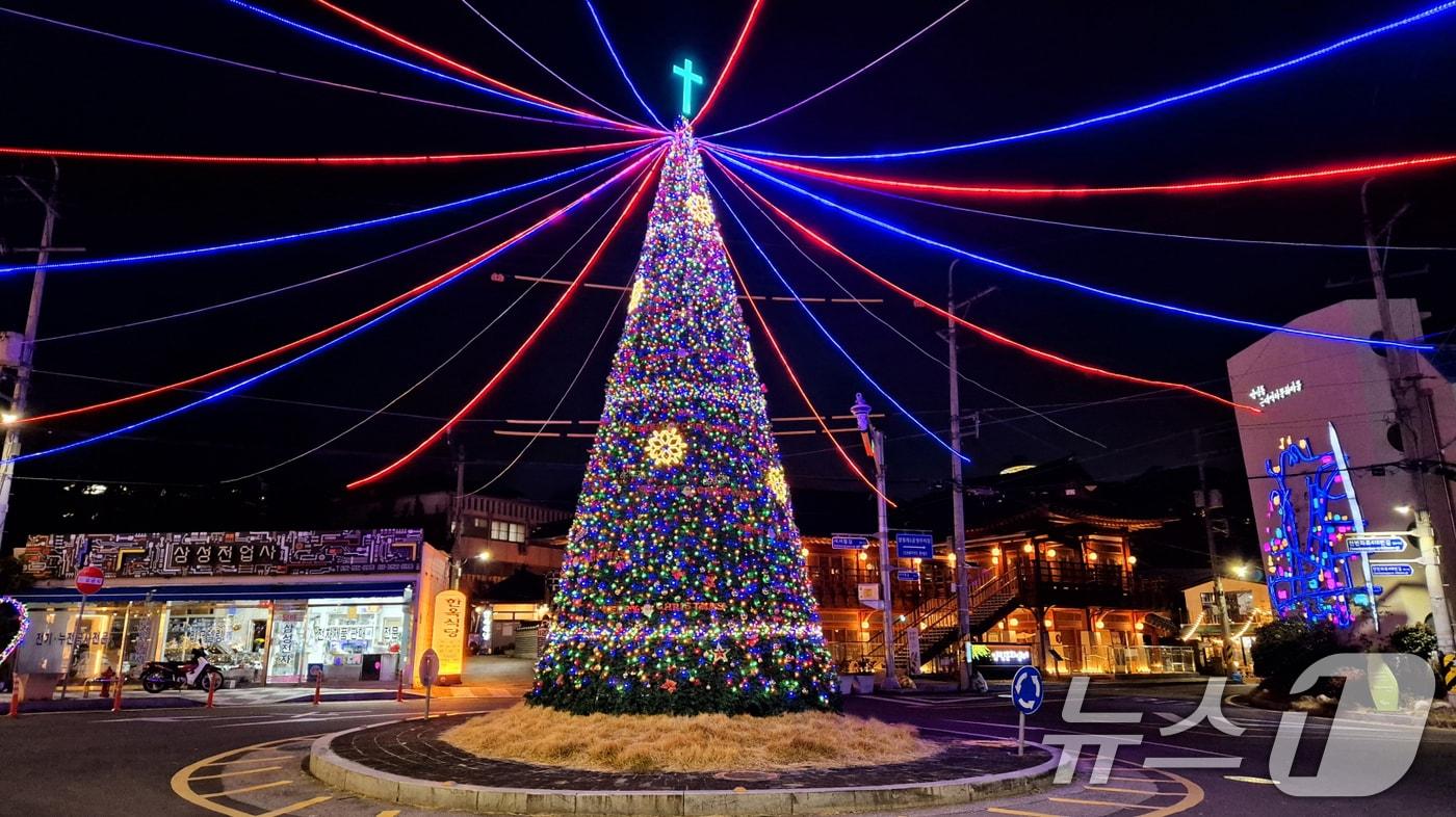 광주 양림동 양림오거리 대형트리(광주시 제공)/뉴스1 