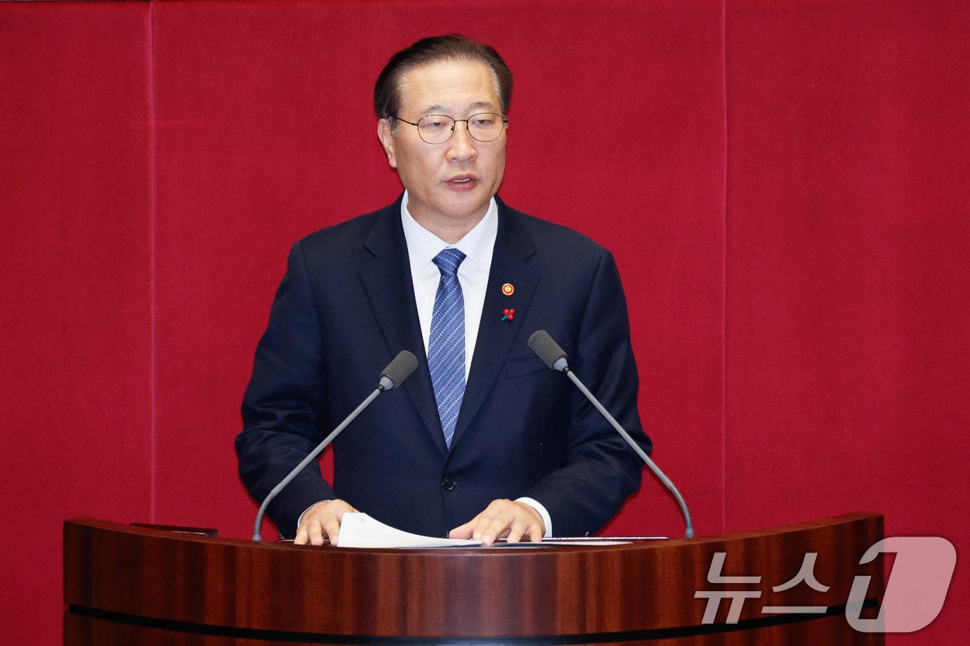 박성재 법무부 장관이 7일 오후 서울 여의도 국회 본회의장에서 김건희 특검법(윤석열 대통령 배우자 김건희의 주가조작 사건 등의 진상규명을 위한 특별검사 임명 등에 관한 법률안 재의의 건) 재의 요구 이유를 설명하고 있다. 2024.12.7/뉴스1 ⓒ News1 안은나 기자