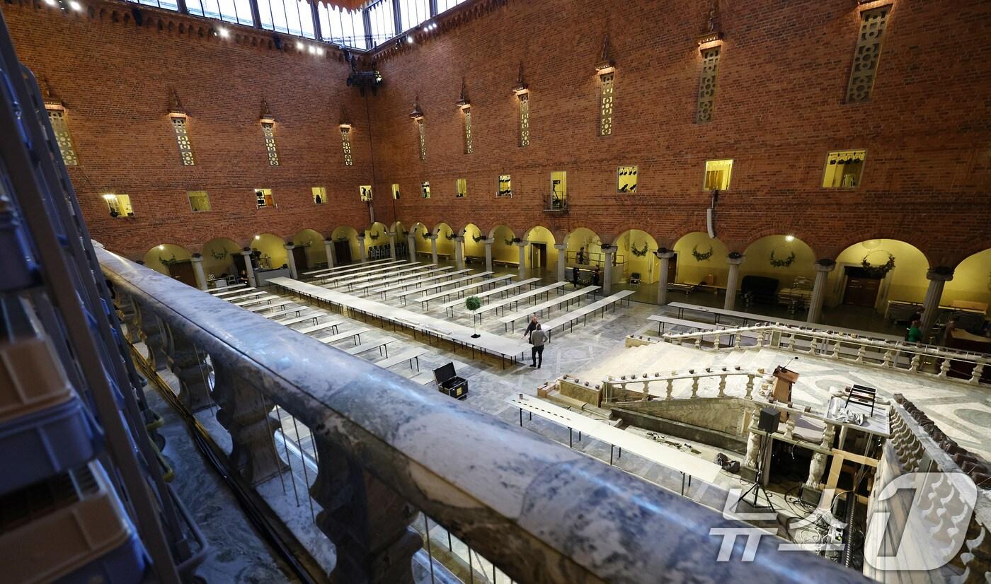 8일(현지시간) 스웨덴 스톡홀름 시청사 블루홀이 2024 노벨상 시상식 연회 준비로 분주한 모습이다. 2024.12.9/뉴스1 ⓒ News1 박지혜 기자