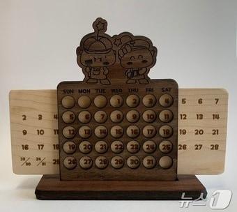 본문 이미지 - 목수 꿈돌이·꿈순이 만년 달력.(대전시 제공)/뉴스1 ⓒ News1 