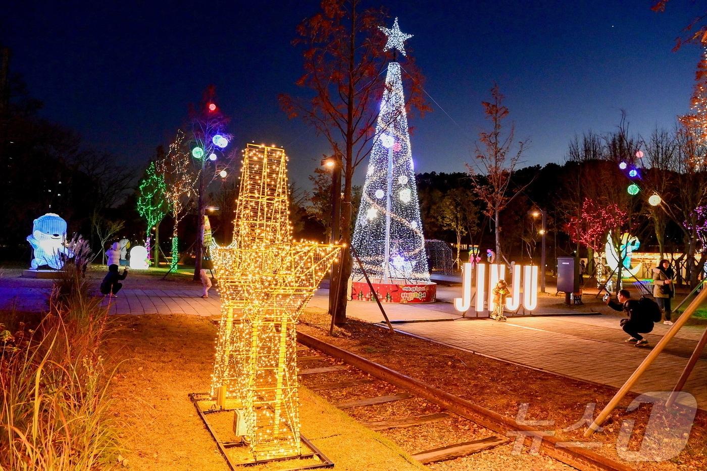 진주크리스마스트리 참빛문화축제&#40;진주시 제공&#41;.
