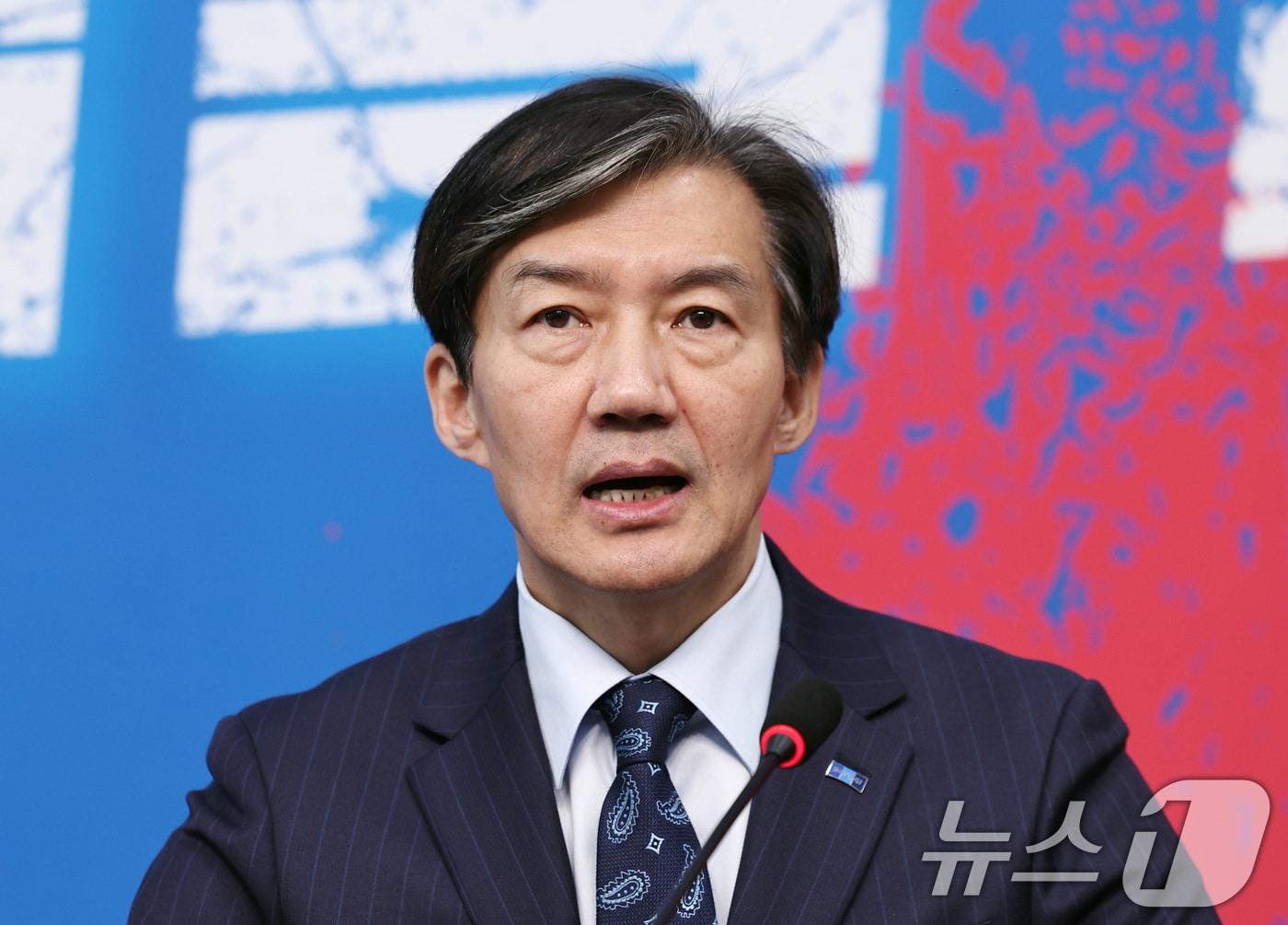 본문 이미지 - 조국 조국혁신당 대표가 9일 오전 서울 여의도 국회에서 열린 최고위원회의에서 모두발언을 하고 있다. 2024.12.9/뉴스1 ⓒ News1 구윤성 기자