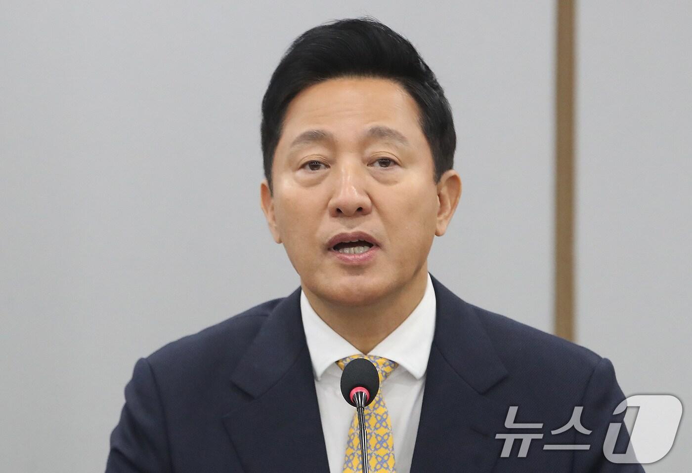 본문 이미지 - 오세훈 서울시장이 9일 오전 서울 중구 서울시청에서 열린 간부회의에서 모두발언을 하고 있다. 2024.12.9/뉴스1 ⓒ News1 임세영 기자