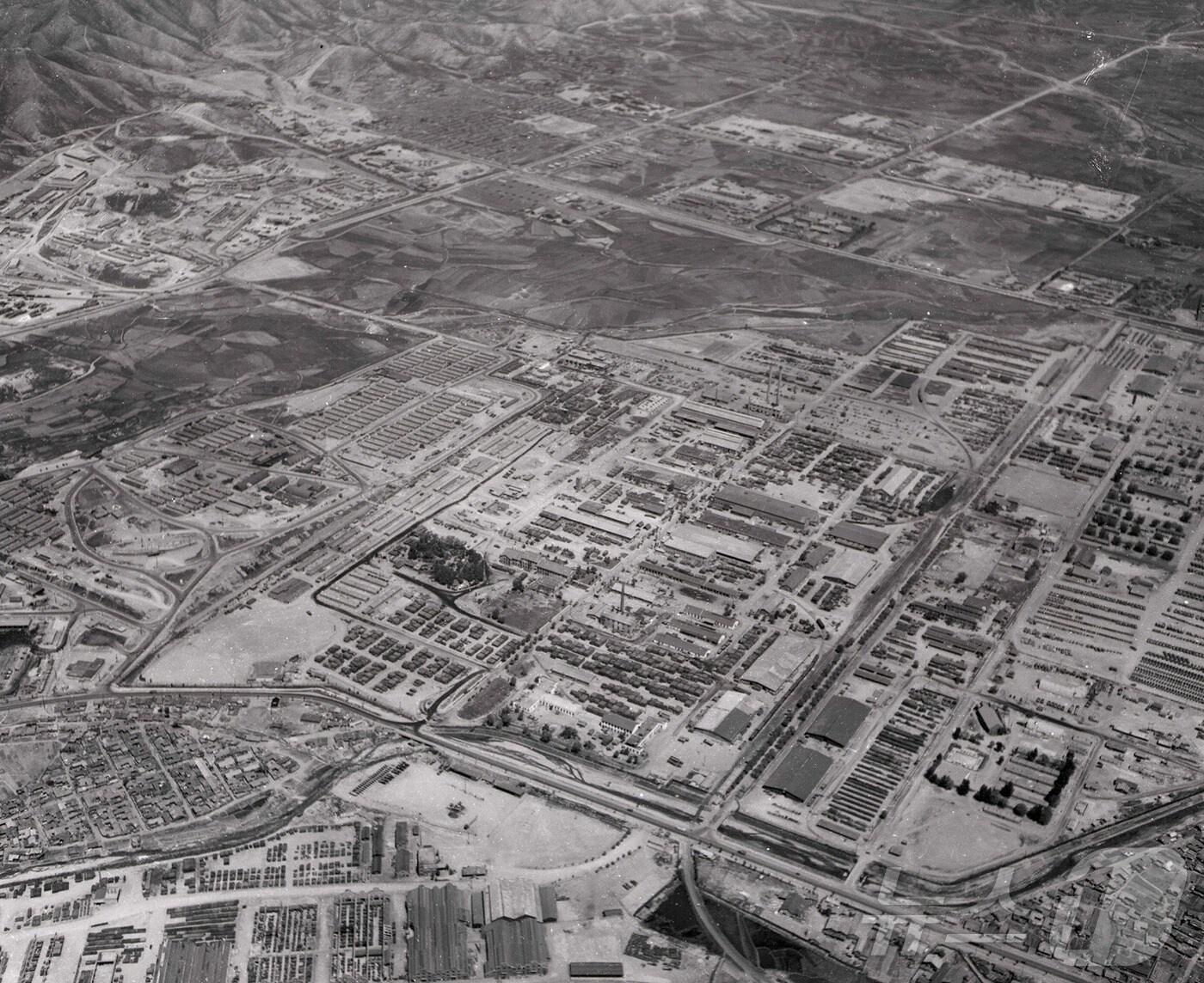 본문 이미지 - 1957년 5월 22일 애스컴 시티에 위치한 제55보급창 항공사진&#40;인천시 제공&#41; / 뉴스1