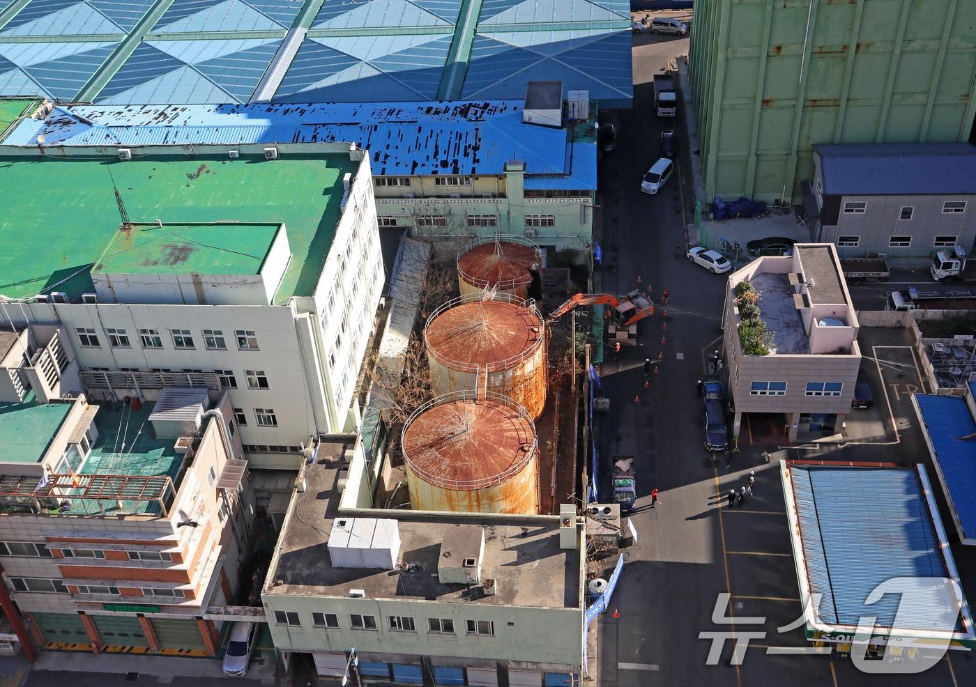 9일 부산 서구 부산공동어시장 별관 뒤편에 현대화 사업을 위한 시설물 철거 작업이 진행되고 있다. 2024.12.9/뉴스1 ⓒ News1 윤일지 기자