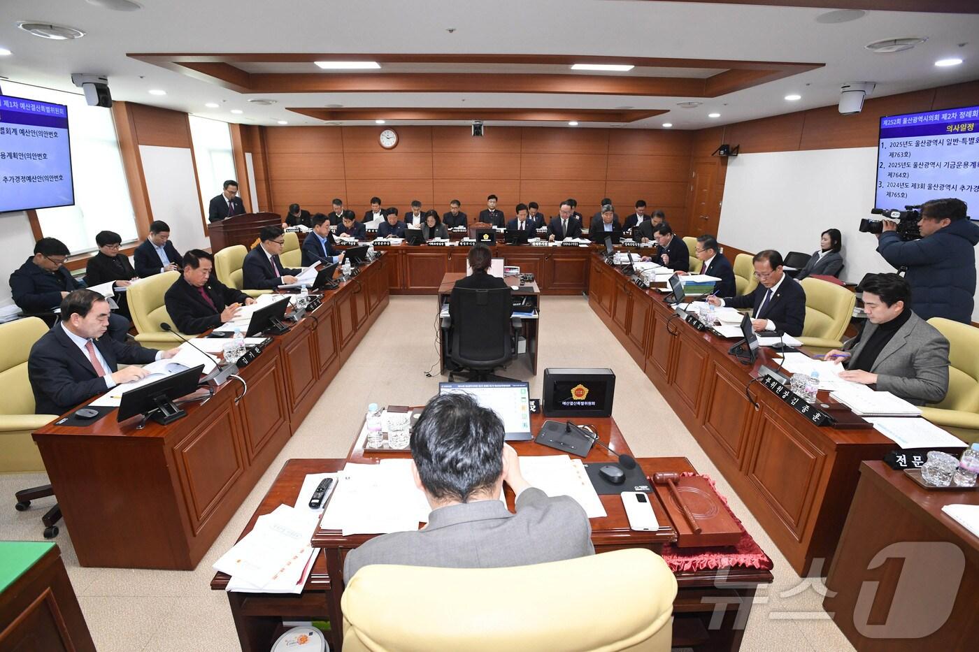 본문 이미지 - 울산시의회 예산결산특별위원회가 9일 내년도 울산시 예산안에서 총 42개 사업 296억2700만원을 삭감해 수정가결했다고 밝혔다.(울산시의회 제공)