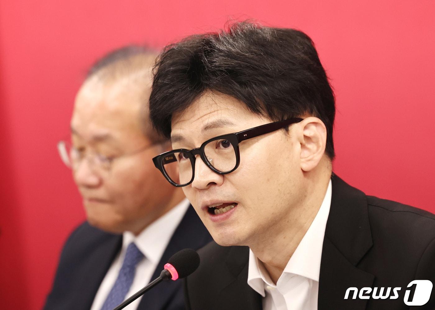 본문 이미지 - 한동훈 국민의힘 비상대책위원장이 1일 오전 서울 여의도 중앙당사에서 열린 비대위 회의에서 모두발언을 하고 있다. 2024.2.1/뉴스1 ⓒ News1 구윤성 기자