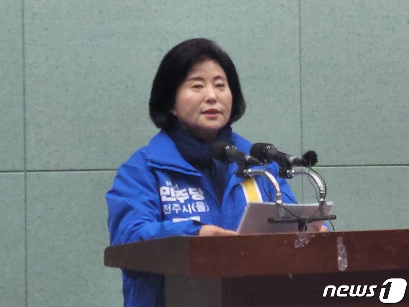 본문 이미지 - 양경숙 더불어민주당 국회의원이 1일 전북특별자치도의회 브리핑룸에서 기자회견을 갖고 있다.2024.2.1./뉴스1 