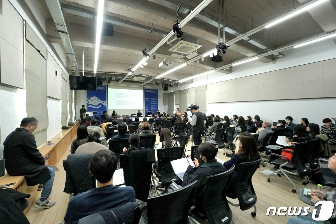 본문 이미지 -  서울 종로구 예술가의집에서 베니스비엔날레 한국관 30주년 특별전 관련 기자간담회가 열리고 있다. (문예위 제공)  2024.1.31/뉴스1 ⓒ 뉴스1