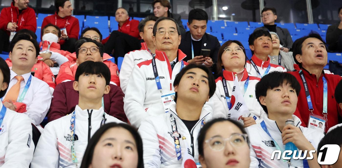 본문 이미지 - 한덕수 국무총리(가운데)를 비롯해 진종오 강원 2024 공동조직위원장, 김재열 국제빙상경기연맹(ISU) 회장, 장미란 문화체육관광부 제2차관, 김진태 강원도지사가 1일 오후 강원 강릉 올림픽파크 강릉아이스아레나에서 열린 2024 강원동계청소년올림픽 피겨 스케이팅 단체전 경기를 관람하고 있다. 2024.2.1/뉴스1 ⓒ News1 김진환 기자