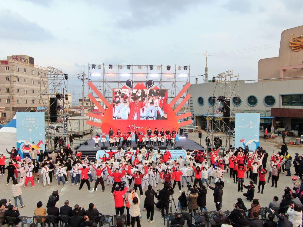 본문 이미지 - 울진대게와 붉은대게축제’ 현장 사진 (울진군축제발전위원회 제공)