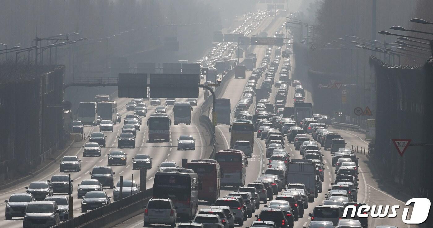 본문 이미지 - 경부고속도로 모습. 2024.2.12/뉴스1 ⓒ News1 박지혜 기자