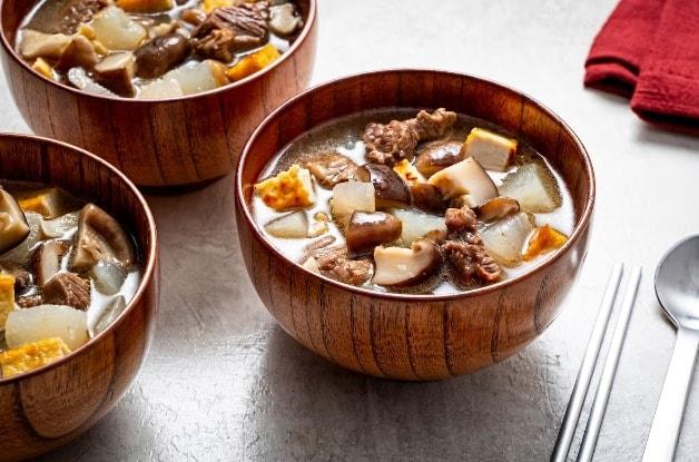 본문 이미지 -  서양 푸드스타일리스트가 만든 탕국.  <워싱턴포스트(WP) 갈무리>