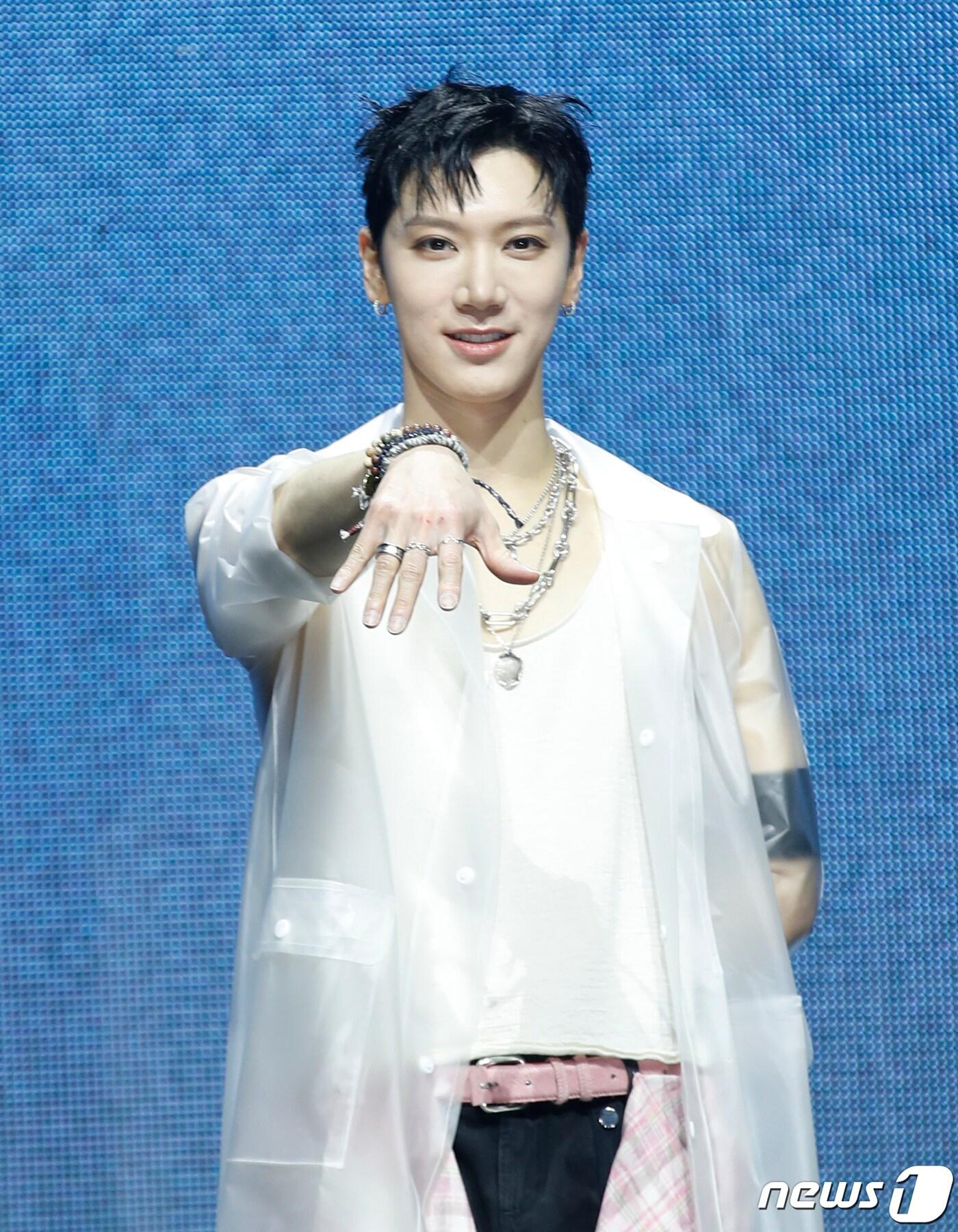 본문 이미지 - 그룹 NCT 텐이 13일 오후 서울 광장동 예스24라이브홀에서 가진 첫 미니앨범 'TEN(텐)' 쇼케이스에서 포즈를 취하고 있다. 2024.2.13/뉴스1 ⓒ News1 권현진 기자