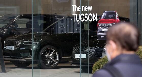 본문 이미지 - 서울 시내 한 현대자동차 영업점. 2024.2.13/뉴스1 ⓒ News1 김진환 기자