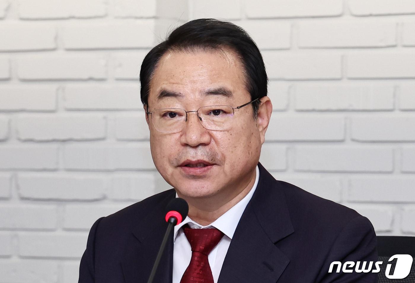 본문 이미지 - 정영환 국민의힘 공천관리위원장이 14일 오전 서울 여의도 중앙당사에서 6차 회의를 마친 뒤 단수공천 심사 결과를 발표하고 있다. 2024.2.14/뉴스1 ⓒ News1 구윤성 기자